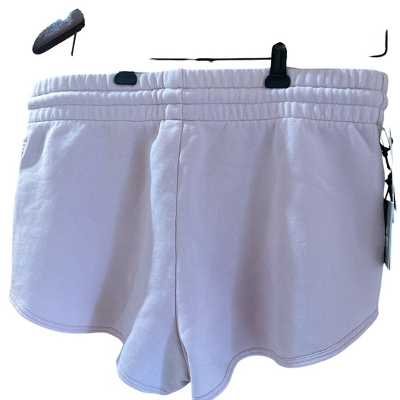 Aritzia Sweatfleece women’s short, size medium in Dusty Pink - Picture 3 of 4